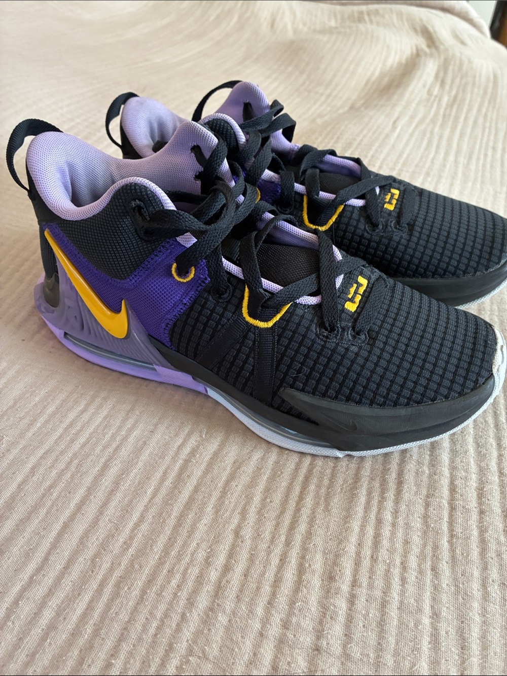 Nike Kids Size 7 Athletic Sneakers